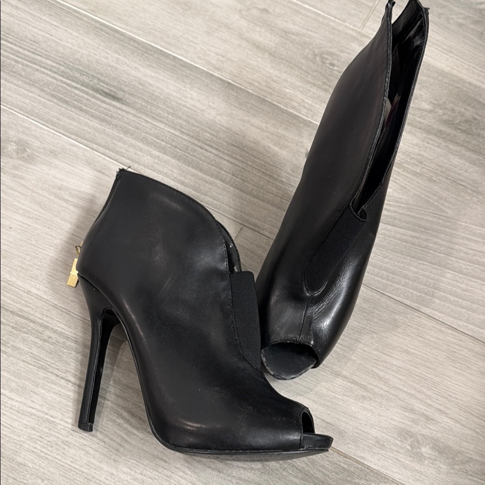 8.5 womens Guess black heeled booties; open toe
